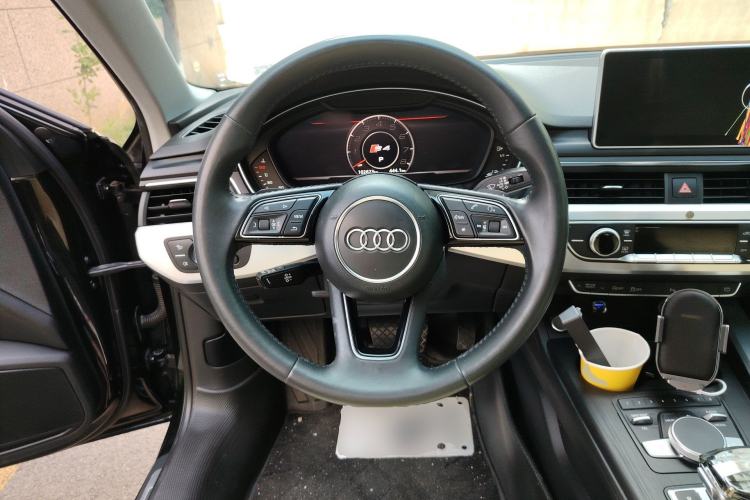 Used Audi A4L 2018 30th Anniversary Edition 40 TFSI Trendy Model Steering Wheel