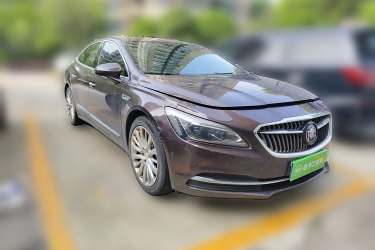 Used Buick LaCrosse 2018 28T Luxury Model Front Right 45 Deg