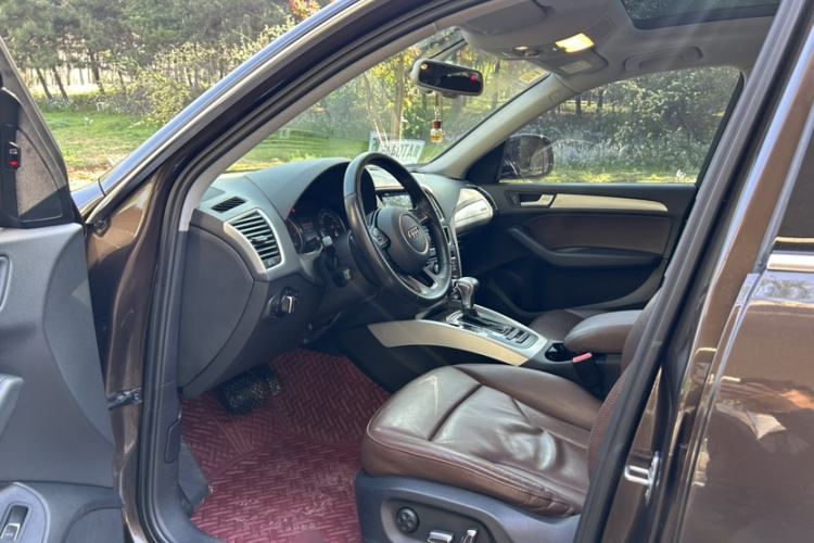 Used Audi Q5 2017 40 TFSI Technology Edition Audio And AC Panel