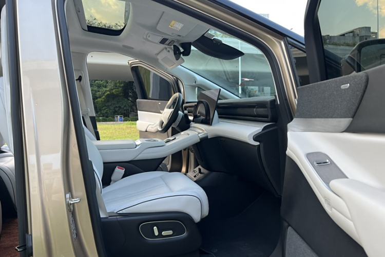 Used XPeng X9 2024 640 All-Wheel Drive High-Performance Max
