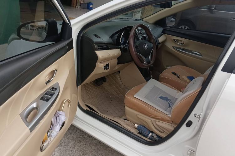 Used Toyota YARiS L Zhi Xuan 2015 1.5E Automatic Charm Edition
