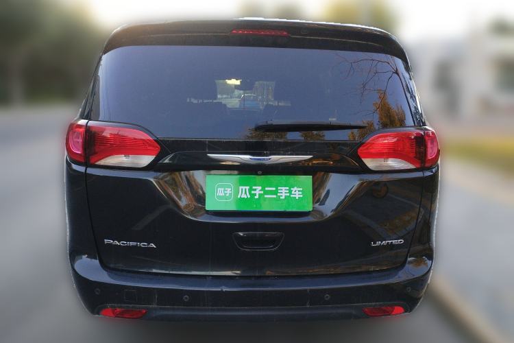 Used Chrysler Grand Voyager 2017 3.6L Premium Edition
