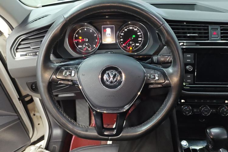 Used Volkswagen Tiguan L 2019 330TSI Automatic Two-Wheel Drive Panoramic Comfort Edition China VI Standard Steering Wheel