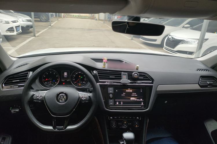 Used Volkswagen Tiguan L 2019 330TSI Automatic Two-Wheel Drive Smart Luxury Version China V Emission Standard
