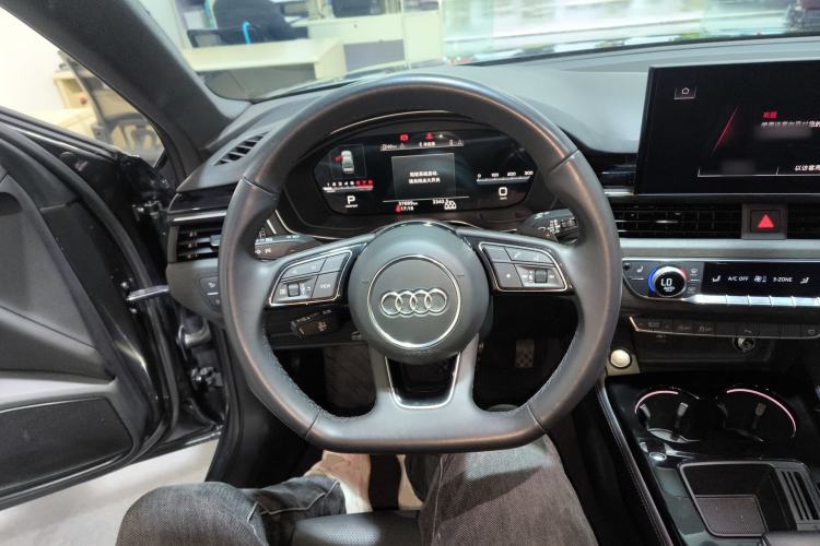 Used Audi A4L 2023 40 TFSI Luxury Dynamic Model
