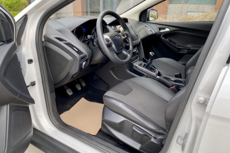 Used Ford Focus 2012 Hatchback 1.6L Manual Fashion Edition Interior 3