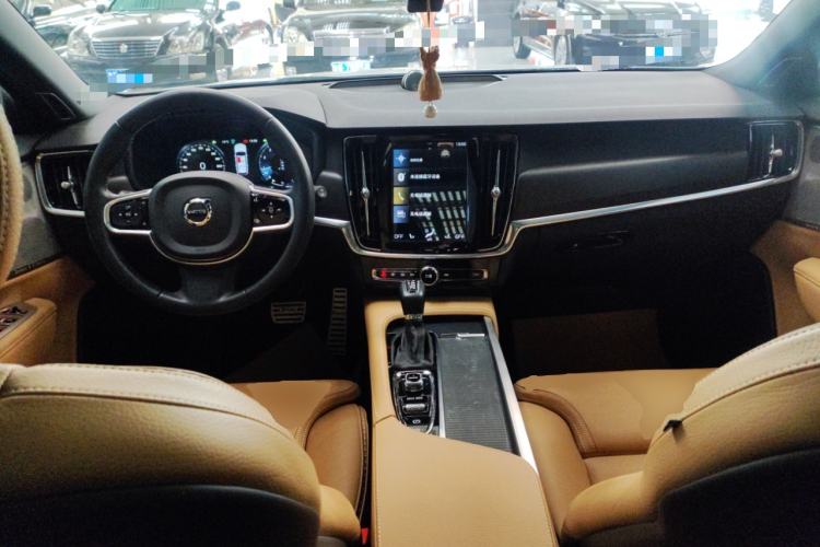 Used Volvo V90 2017 Cross Country T5 AWD Smart Range Edition