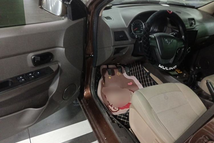 Used Wuling Hongguang 2014 1.5L S Standard Version Driver Seat