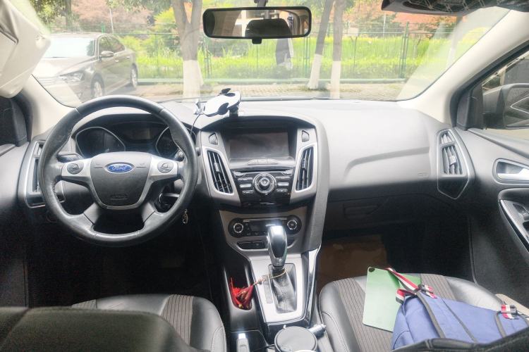 Used Ford Focus 2012 Sedan 1.6L Automatic Fashion Edition
