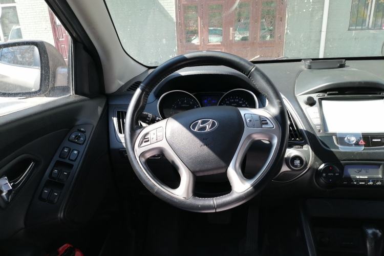Used Hyundai ix35 2013 2.0L Automatic Two-Wheel Drive Smart GLS China IV Standard Steering Wheel