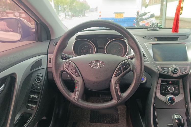 Used Hyundai Elantra (5th Generation / Langdong) 2016 1.6L Automatic Smart Version