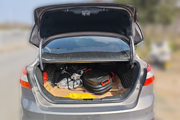 Used Ford Focus 2012 Sedan 1.6L Automatic Fashion Edition
