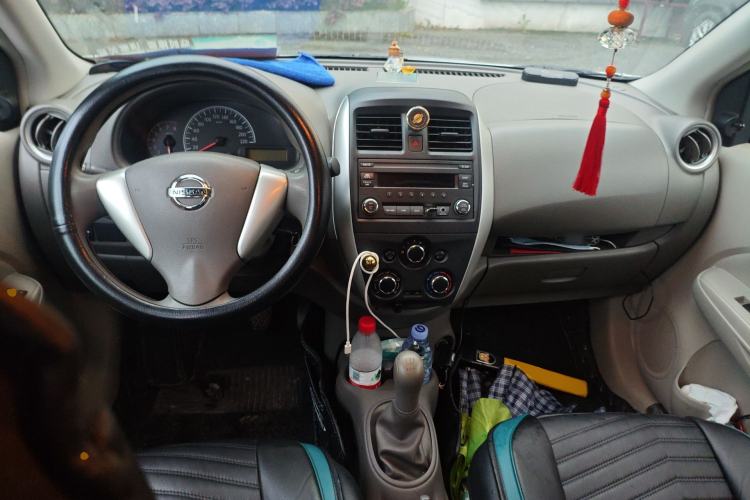 Used Nissan Sunny 2015 1.5XE Manual Comfort Edition Center Console