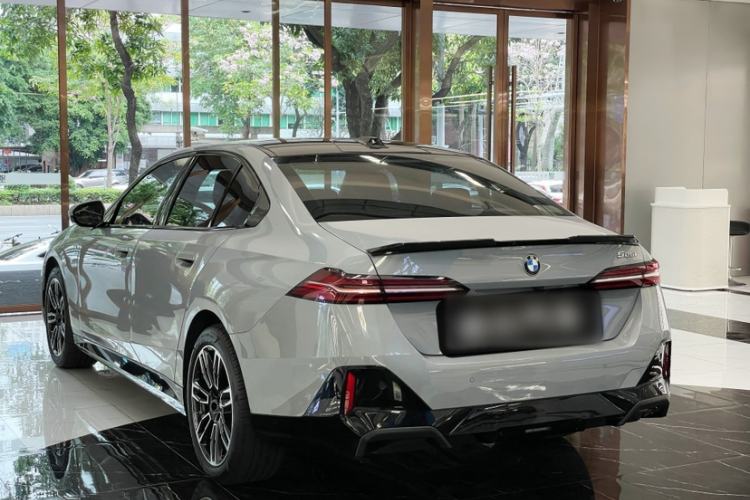 Used BMW 5 Series 2024 525i M Sport Package Exterior 4