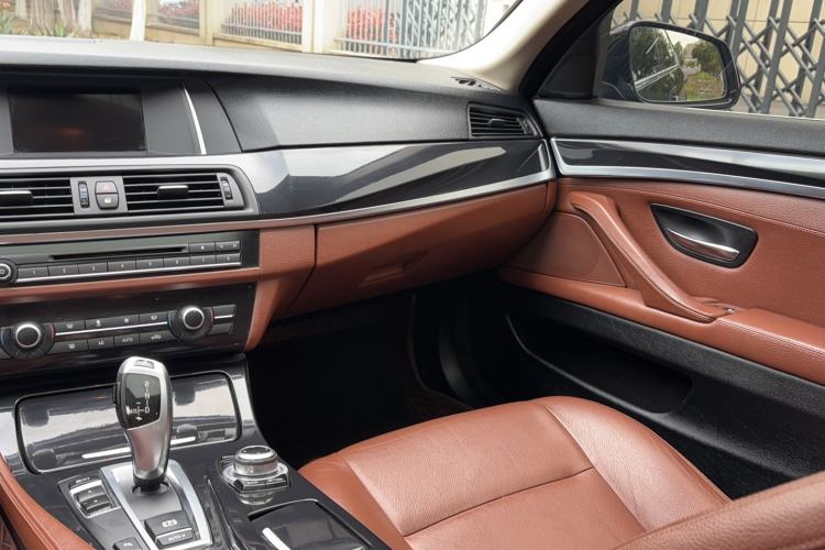 Used BMW 5 Series 2014 520Li Elegant Model
