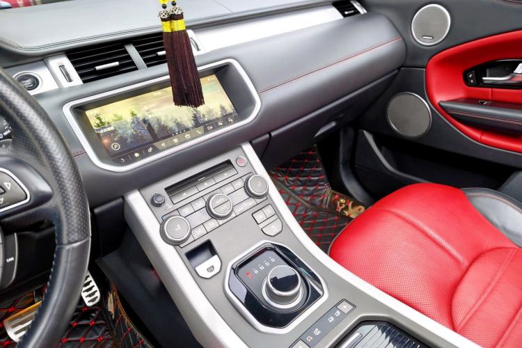 Used Land Rover Range Evoque 2018 240 PS HSE DYNAMIC Convertible Interior 6