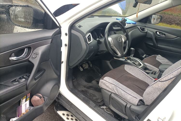 Used Nissan X-Trail 2015 2.0L CVT Comfort MAX Edition 2WD Driver Seat