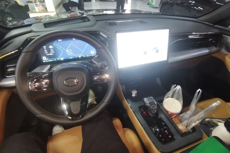 Used GAC Trumpchi ES9 2024 PHEV with 143 km Max Center Console