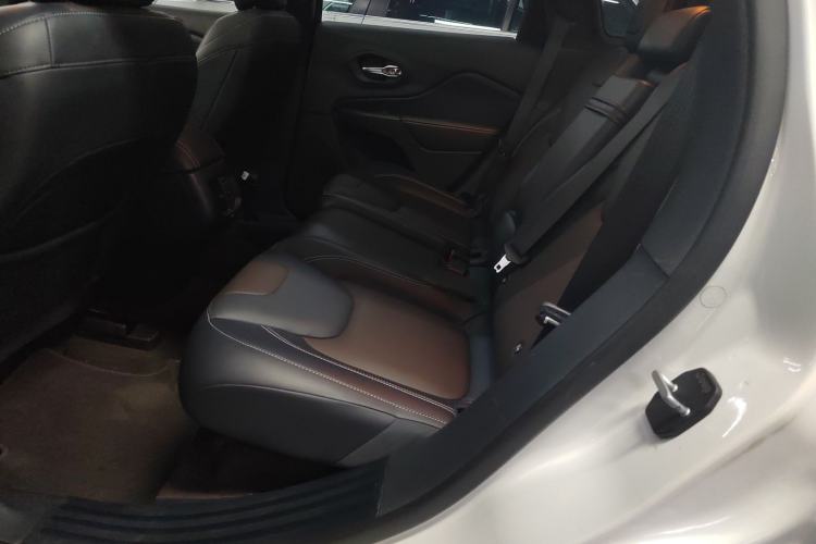 Used Jeep Cherokee 2016 2.4L Leading Edition
