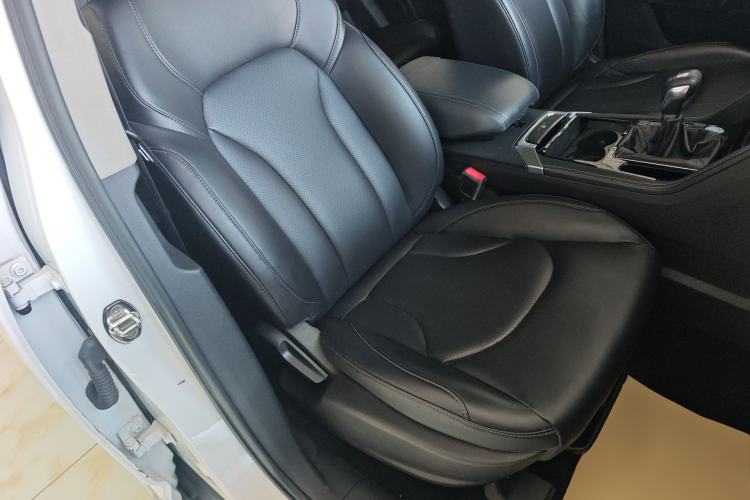 Used Zotye Domy X7 2017 1.8T Manual Luxury Model Right Front Seat