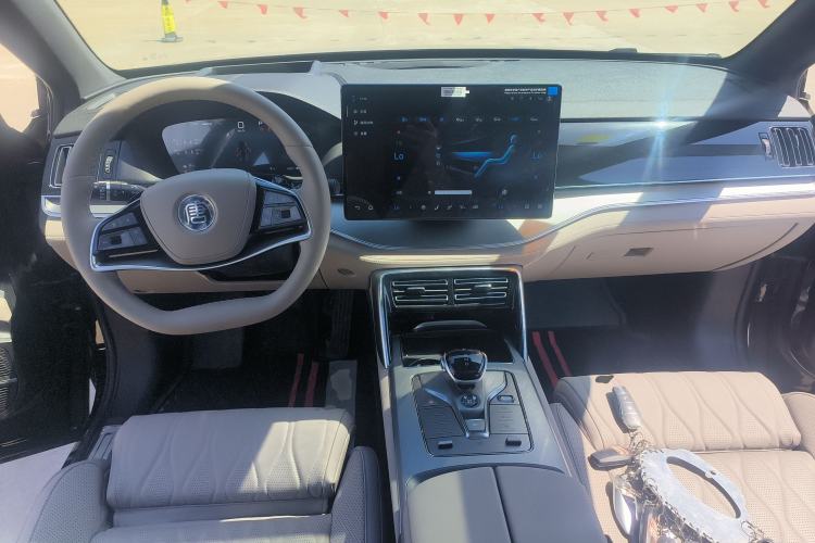 Used BYD Tang New Energy 2025 Intelligent Driving Version DM-i 115KM Flagship Edition Center Console