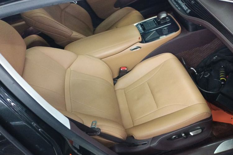 Used Lexus LS 2020 500h Excellence Edition China VI standard