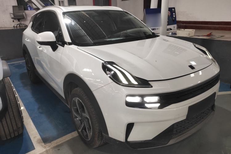 Used Lynk & Co 06 EM-P 2022 PHEV 84 km Range Pro Version Front Right 45 Deg