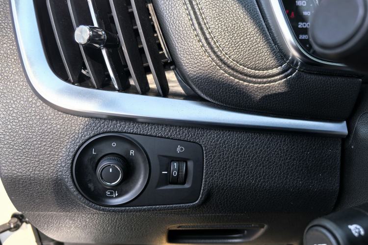 Used Roewe RX5 2016 20T Two-Wheel Drive Automatic Internet Smart Edition