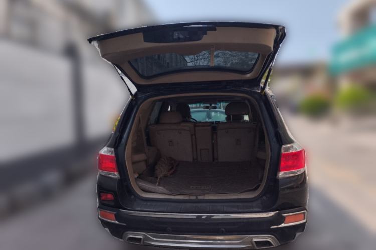 Used Toyota Highlander 2012 2.7L Two-Wheel Drive 7-Seater Luxury Edition Trunk