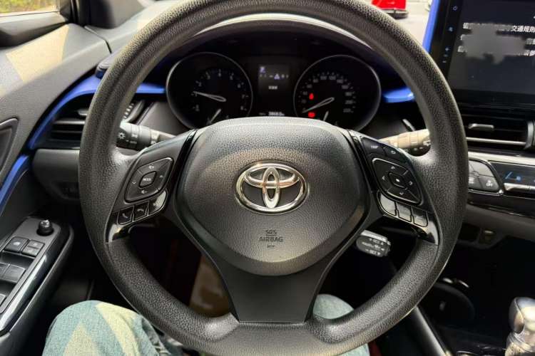 Used Toyota C-HR 2020 2.0L Leading Edition Interior 2
