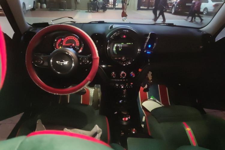 Used MINI Countryman 2017 1.5T COOPER ALL4 Center Console