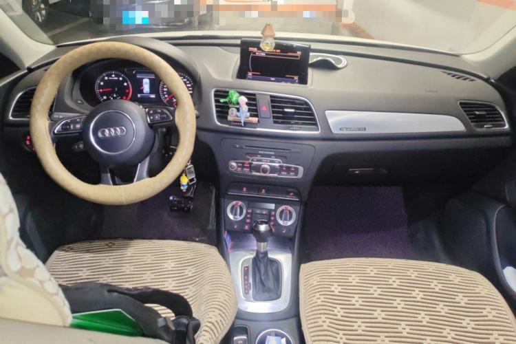 Used Audi Q3 2013 35 TFSI quattro Comfort Model Center Console