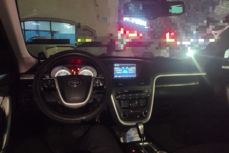 Used Bestune X80 2013 2.0L automatic comfort version
