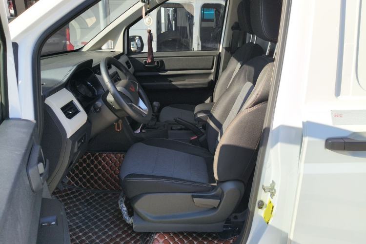 Used Wuling Zhengcheng 2021 1.5T Manual Comfort Version with Enclosed Windows