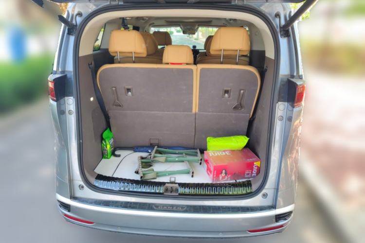 Used Denza D9 2022 DM-i 1040 Prestige Model
