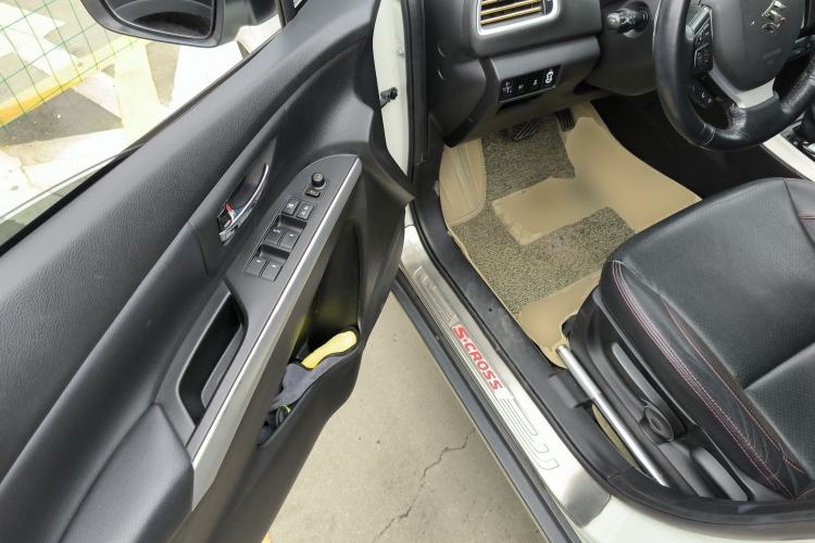 Used Suzuki S-Cross 2015 1.6L CVT Two-Wheel Drive Elite Version