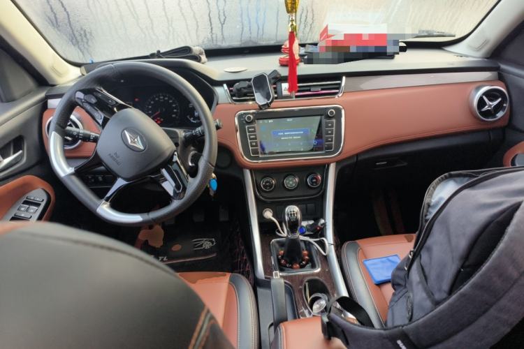 Used BAIC Ruixiang X3 2022 1.5L Manual Luxury Version 7 Seats Center Console