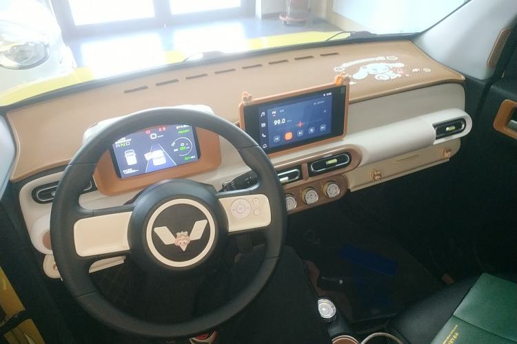 Used Wuling Hongguang MINIEV 2024 3rd Generation 215km Advanced Version Center Console