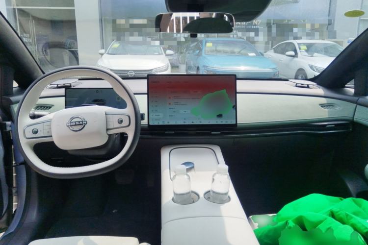 Used Nissan N7 2025 510 Max Center Console