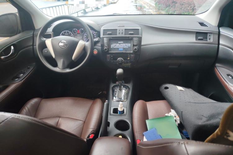 Used Nissan Tiida 2014 1.6L CVT Cool Cafe Edition Center Console