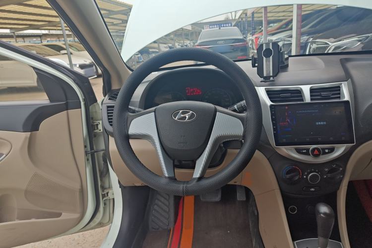 Used Hyundai Verna (older generation) 2014 1.4L Automatic Smart GLS Steering Wheel