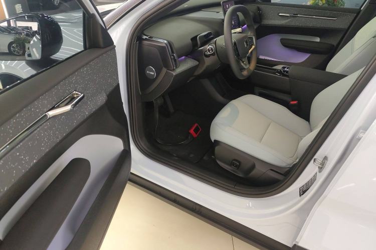 Used Volvo EX30 2025 Rear-Drive Long-Range Version Ultra
