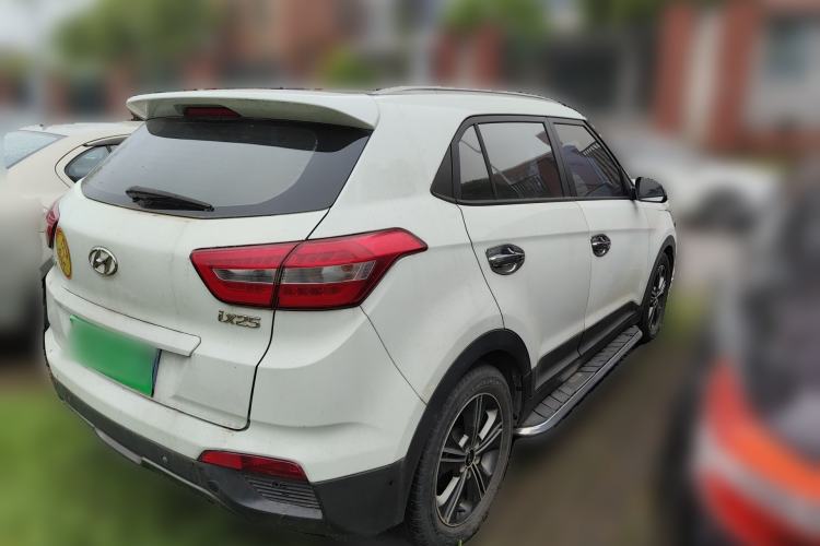 Used Hyundai ix25 2015 1.6L Automatic Two-Wheel-Drive Deluxe DLX Model Rear Right 45 Deg