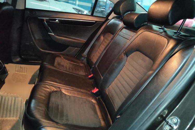 Used Volkswagen Magotan 2013 1.8TSI Luxury Model Left Rear Seat