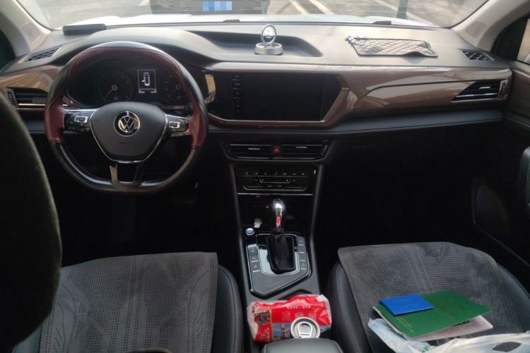 Used Volkswagen Tharu 2021 280TSI Two-Wheel-Drive Luxury Plus Edition Center Console