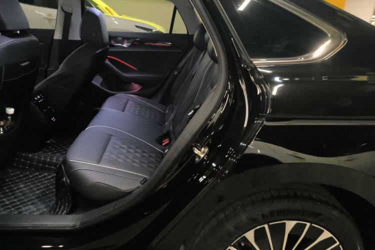 Used Volkswagen Magotan 2024 380TSI DSG Prestige Edition DaMai Package Left Rear Seat