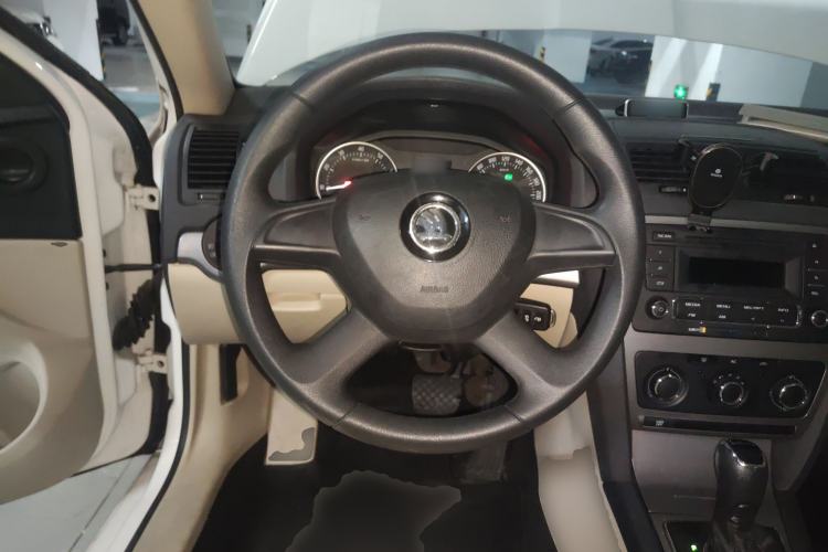 Used Skoda Octavia 2015 Classic Model 1.6L Automatic Yijie Version

