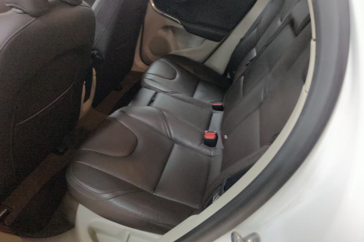 Used Volvo V40 2014 2.0T Zhiya Edition Left Rear Seat