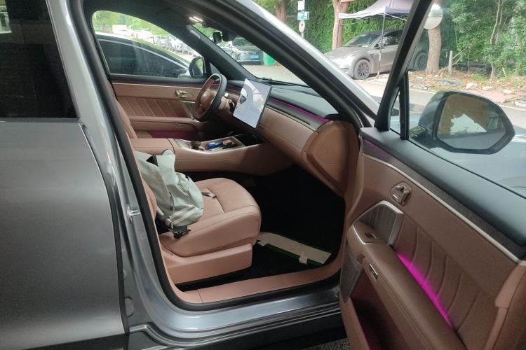 Used ONVO Luxeed L90 2025 Model—Max Six-Seater Version Right Front Seat