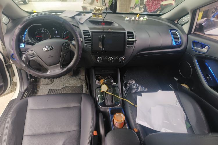 Used Kia K3 2016 1.6L Automatic GLS Center Console